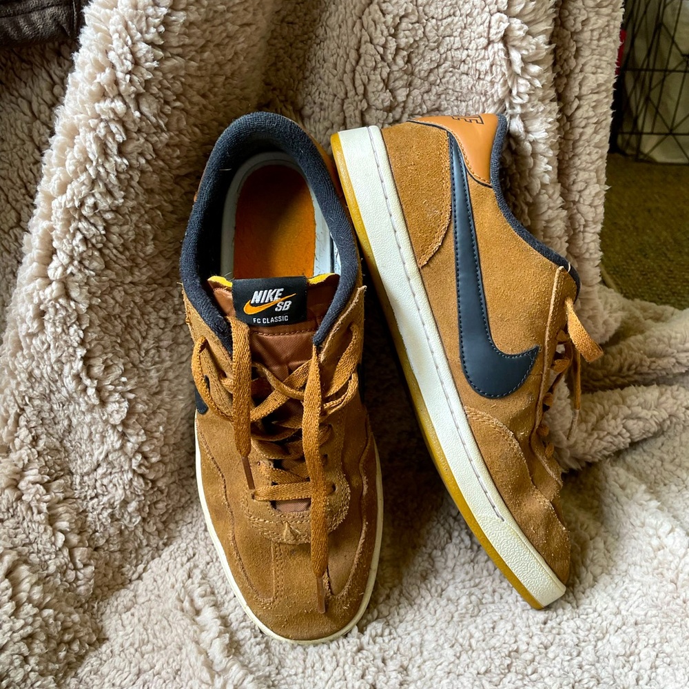 Men’s Nike sneakers